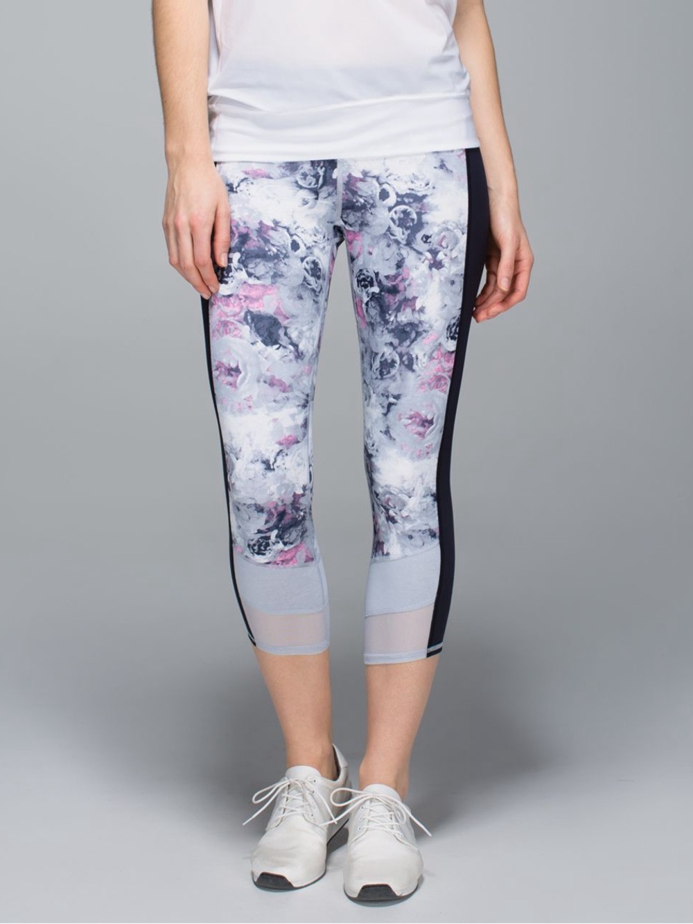 Lululemon 8 If You’re Lucky Crop Mid Rise Athletic Workout Women’s Run Legging